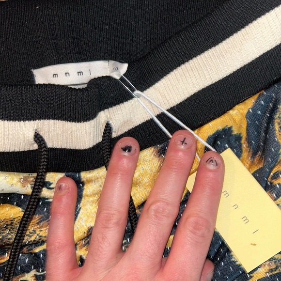 MNML 5 inch mesh basketball shorts 🔥🔥🔥 - Picture 2 of 2